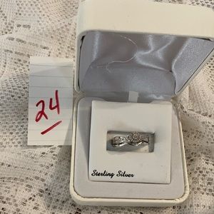 Beautiful ladies bridal set, two piece sterling silver 1/6CTTW diamond value 350